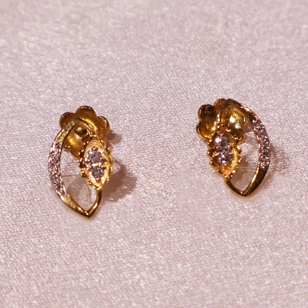 DIAMOND STUD